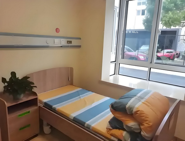 深圳入户在职人才引进_专访导演饶晓志：对《万里归途》满意和骄傲 无法回购因而施行事项